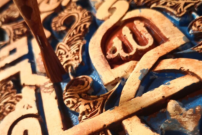 2 hours Craft workshop "The Alhambra with your hands" - Choose your craft: mosaic, gold leaf plaster style, or Granada marquetry