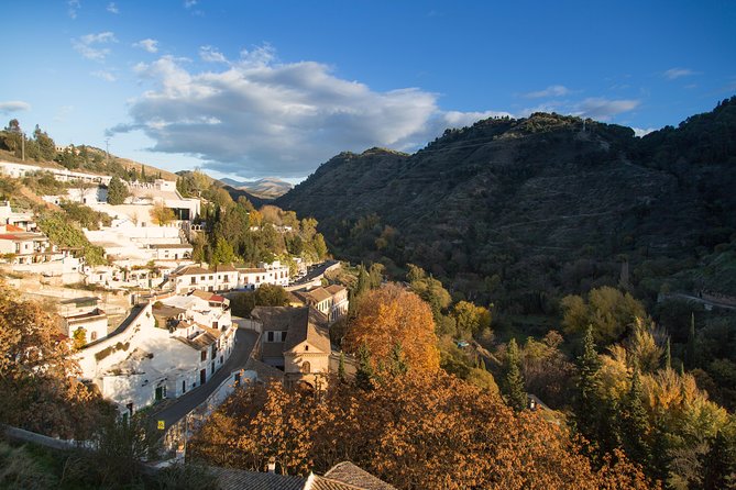 4 neighborhoods 4 cultures. Half day private tour in Granada - Starting at Fuente de los Gigantones and ending on Paseo de los Tristes