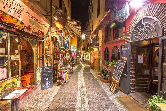 Albaicin and Sacromonte Private Tour - Paseo de los Tristes: where the Alhambra is right in front of cafes