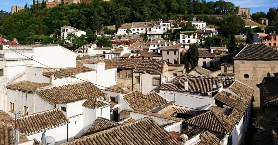 Albaicín & Sacromonte: Tour with Flamenco Show - Finding Your Group Without Stress, Purple Umbrella Included