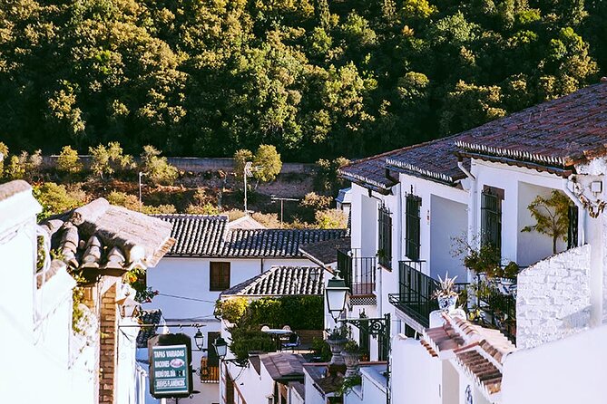 Albayzin and Sacromonte Guided Walking Tour in Granada - Stop for photos at Plaza de San Nicolás: the classic balcony moment