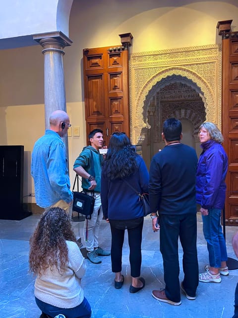 Albayzín: Granada's Albayzín Tour with Food Tasting - Price and time value for a 2.5-hour evening