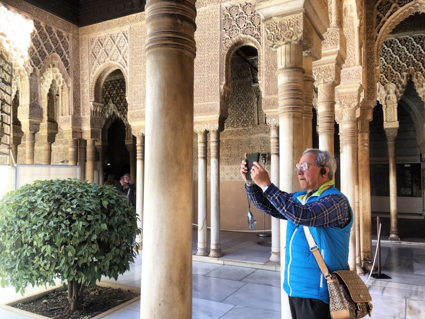 Alhambra and Nasrid Palaces and Local Food Experience - Palace of Charles V: The Useful Contrast Moment