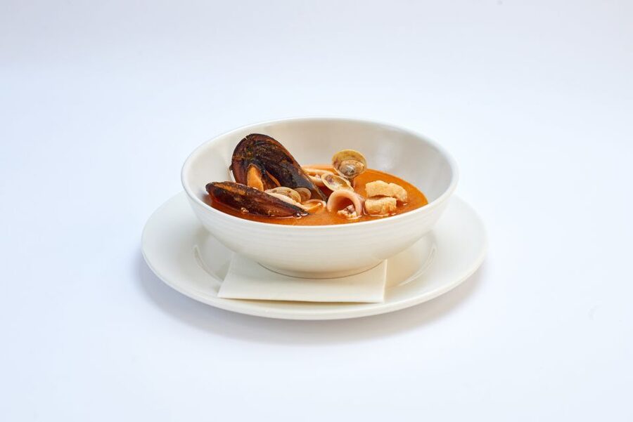 Alhambra and Nasrid Palaces and Local Food Experience - The Lunch Plan in Granada: Seafood Without the Tourist Trap Feeling