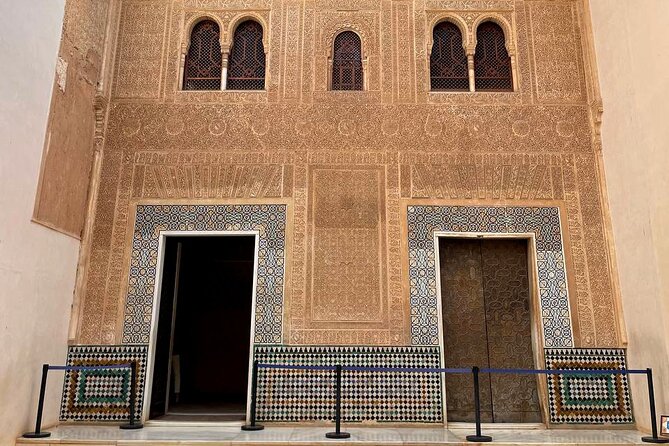 Alhambra and Nasrid Palaces Guided Tour with Tickets - Alcazaba of the Alhambra: defensive walls, imagined ruins, and smart context