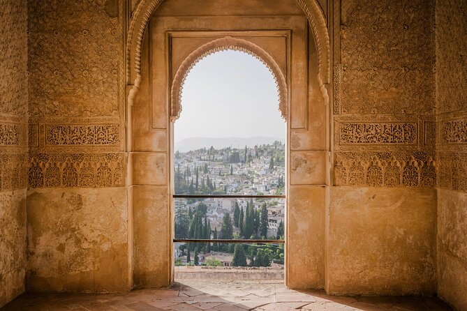 Alhambra and Nasrid Palaces: Skip-the-line Ticket and Local Guide - Nasrid Palaces access: included, but stay alert