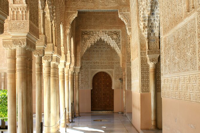 Alhambra and Nasrid Palaces: Skip-the-line Ticket and Local Guide - Guides you might get, and why they make the difference