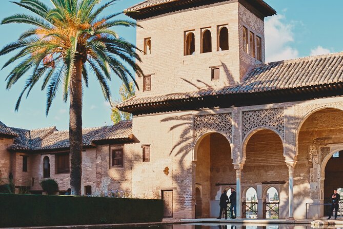 Alhambra and Nasrid Palaces: Skip-the-line Ticket and Local Guide - Timing tips that help you enjoy the palaces more