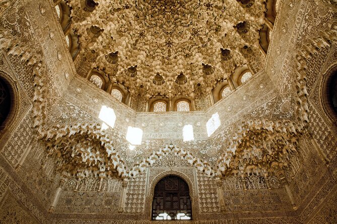 Alhambra and Nasrid Palaces: Skip-the-line Ticket and Local Guide - Meeting at P.º del Generalife: the start that sets the tone