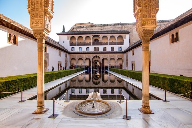 Alhambra and Nasrid Palaces Ticket with Audioguide - How the Audio Guide Works: App, Geo-Location, and Numbered Maps