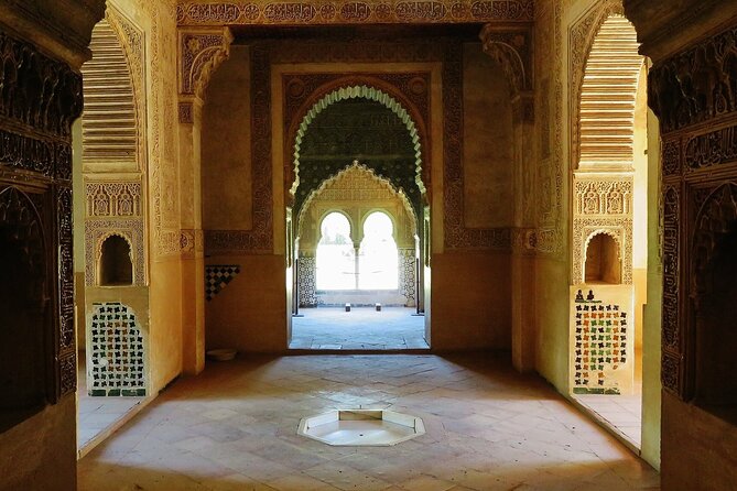 Alhambra and Nasrid Private Walking Tour with Food Tasting - Carlos V Palace: a Renaissance interruption with a museum inside