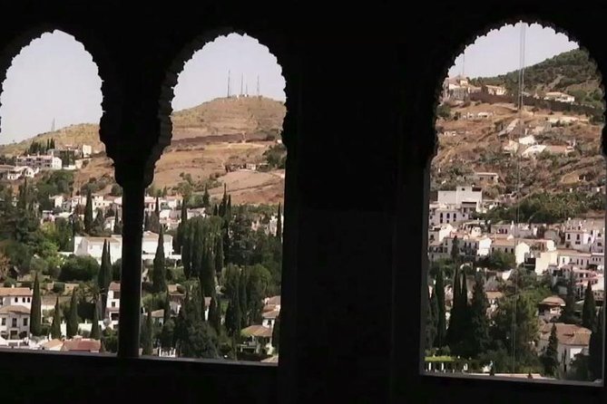 Alhambra &Charles Palace Guided Tour with Optional Nasrid Palaces - Alcazaba and the walk you cannot avoid