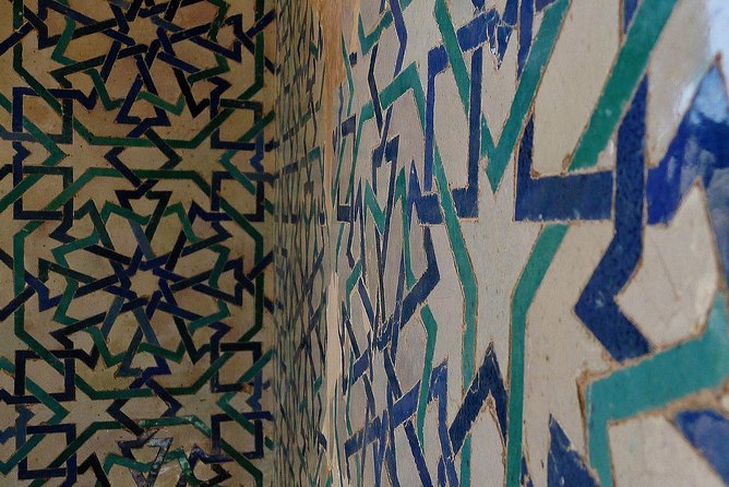 Alhambra &Charles Palace Guided Tour with Optional Nasrid Palaces - Price and value: what $24 gets you and what to check twice