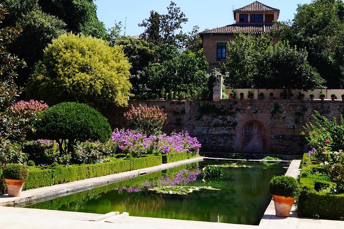 Alhambra Complete: Ticket Skip-the-Line Nasrid Palace and Generalife with Guide - How much walking to plan for, and where you might feel it