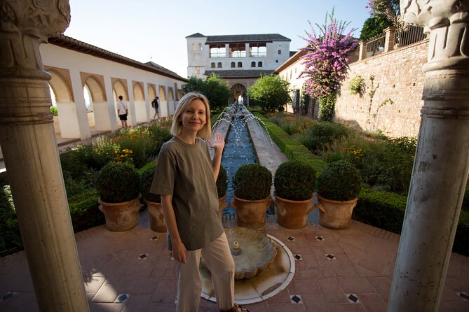 Alhambra Day or Night Private Tour - Entering the Alhambra: Nasrid Palaces, Partal Palace, and Charles V