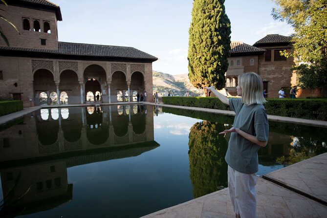 Alhambra Day or Night Private Tour - Meeting point and practical navigation in Granada
