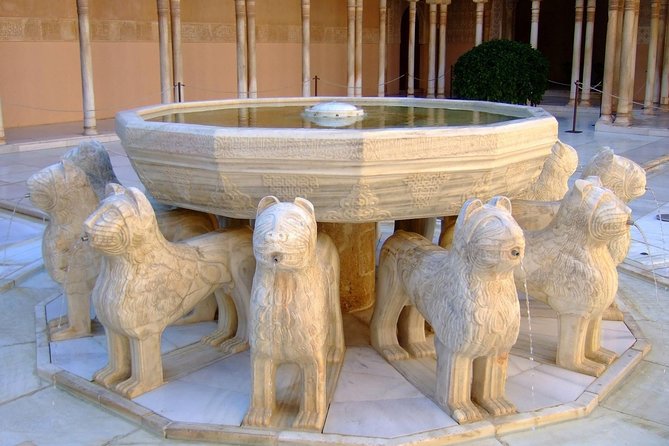 Alhambra daytime visit (8 people) - Key highlights at a glance