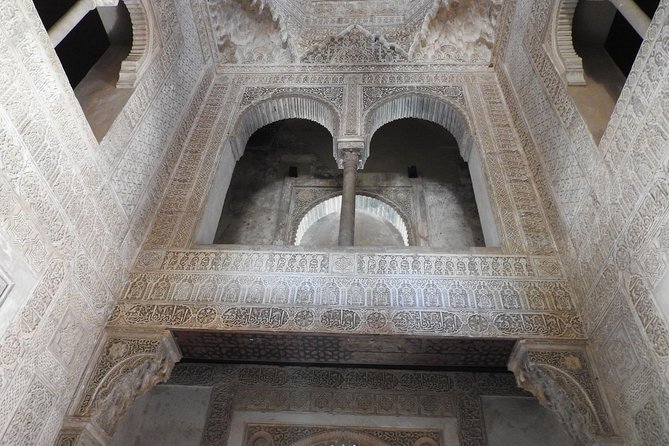 Alhambra daytime visit (8 people) - Stop 3: Alcazaba, the fortress perspective you might not expect