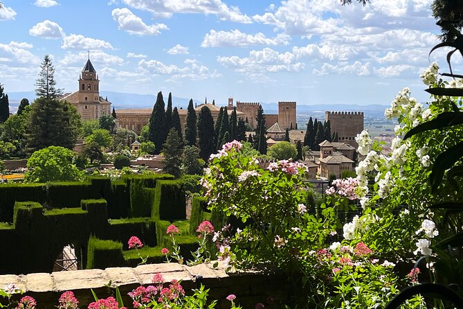 Alhambra Exclusive Tour with Tickets - Nasrid Palaces: Mohamed I’s Start and the Value of Seeing Change Over Time