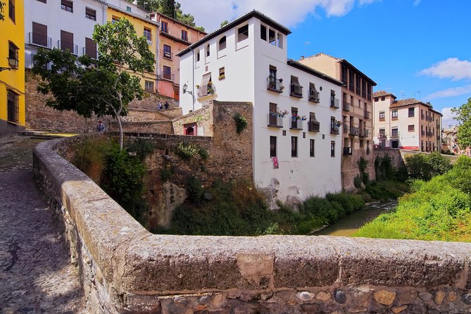 Alhambra&Generalife, Albaicín & Sacromonte Private Tour - Alcazaba Fortress Walk: Views and Fortified Edges (40 minutes)