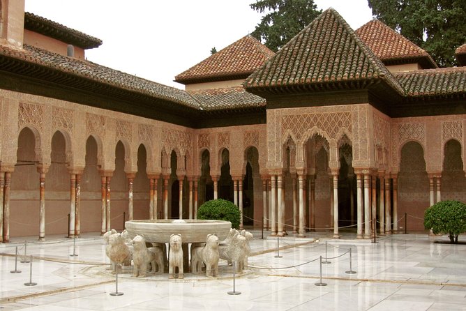 Alhambra & Generalife: Exclusive 3-Hour Private Tour with Tickets Included - Sala de las Dos Hermanas: muqarnas dome and verses in the walls