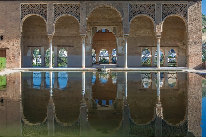 Alhambra & Generalife: Exclusive 3-Hour Private Tour with Tickets Included - Palace of Carlos V and Palacio El Partal: a change of style inside the complex