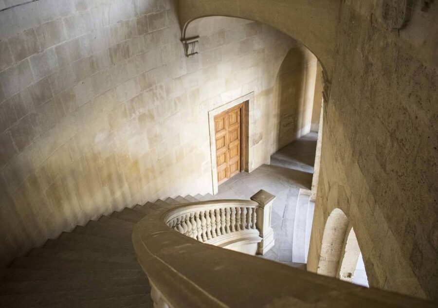 Alhambra & Generalife: Exclusive 3 hours Private Tour - Alcazaba and the Albaycin views: where the city makes sense