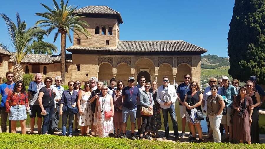 Alhambra: Generalife Gardens & Alcazaba Fast-Track Tour - Practical tips that make the difference inside Alhambra