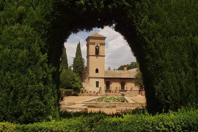 Alhambra & Generalife Skip the Line Premium Tour including Nasrid Palaces - Generalife Gardens: Calm After the Palaces, With Water and Shade Focus