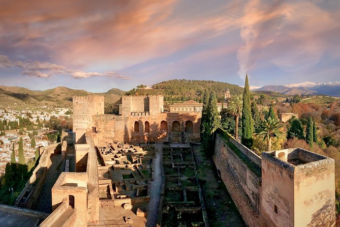 Alhambra & Generalife Skip the line Small Group including Nasrid Palaces - Key things you’ll notice on this tour
