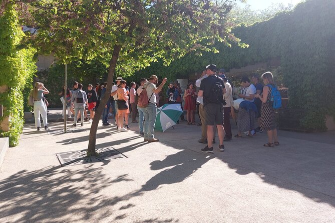 Alhambra Guided Tour, Nasrid Palaces and Generalife - Entering the Alhambra fast, and using that time well