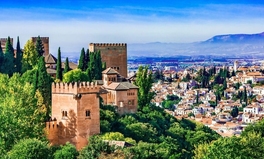 Alhambra Guided Tour with Fast-Track Entry - Alcazaba Walk: Power, Walls, and the Fortified Feel (About 30 Minutes)