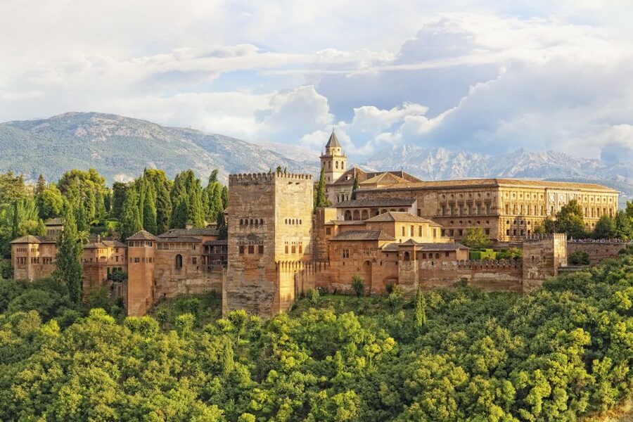 Alhambra: Guided Tour with Fast-Track Entry - The 3-hour plan: Nasrid Palaces, Alcazaba, Carlos V, and Generalife