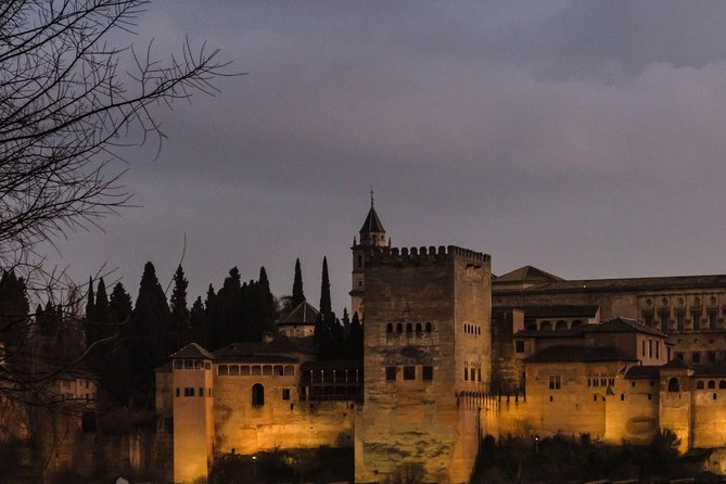 Alhambra Legend Tour - Palace of Carlos V and Plaza del Aljibe: why the tour starts here