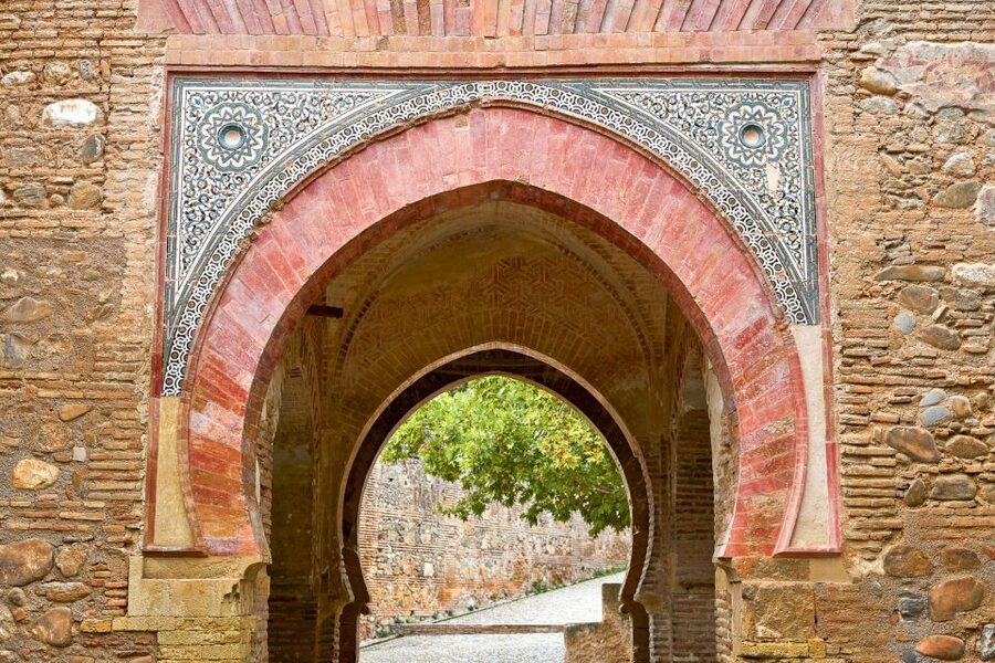 Alhambra, Nasrid Palaces, and Generalife 3-Hour Guided Tour - Generalife Gardens and Granada views, a calm ending to the palace rush