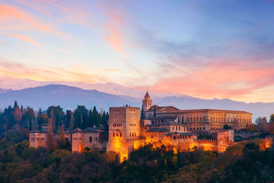 Alhambra, Nasrid Palaces, and Generalife 3-Hour Guided Tour - The guide experience: why good narration changes everything