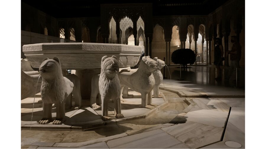 Alhambra: Nasrid Palaces Guided Night Tour without tickets - Palacio de Carlos V After Dark: Courtyards and Shadow Play