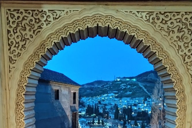 Alhambra: Night Visit to Nasrid Palaces - Why the Nasrid Palaces at night feel like a different monument