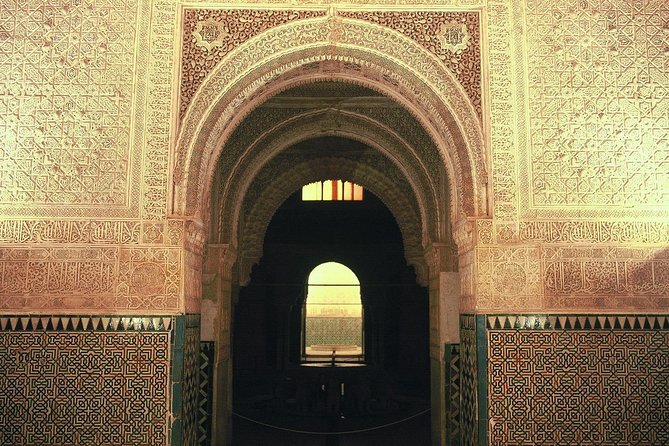 Alhambra: Night Visit to Nasrid Palaces - Stop 1: Alhambra at night, 30 minutes to set your bearings