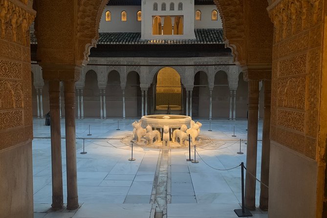 Alhambra: Night Visit to Nasrid Palaces - Timing and pacing: why the route feels “free” after the start