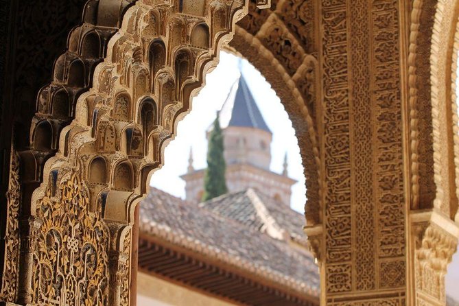 Alhambra Private/Small Group Tour & Nasrid Palaces Skip the Line - Guide Quality You Can Feel in the Questions and the Photo Stops