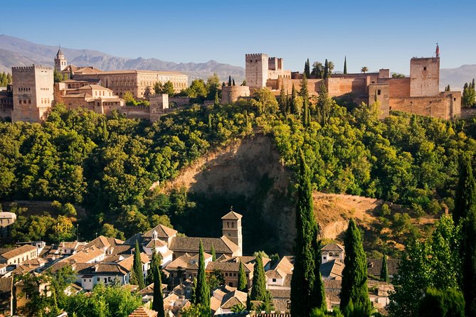 Alhambra Private/Small Group Tour & Nasrid Palaces Skip the Line - Palace of Charles V: The 1500s Contrast Inside the Alhambra Wall