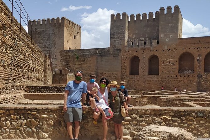 Alhambra : Private Tour for Families - Meeting point and timing: making 3 hours work