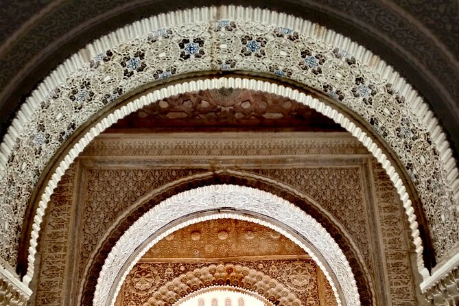 Alhambra Private Tour: Nasrid Palaces and Generalife - Guide quality: Laura, Sow, and Cheikh Sow set the tone