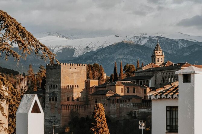 Alhambra: Small Group Tour with Local Guide & Admission - What to Expect From the People Part (Guides Matter)
