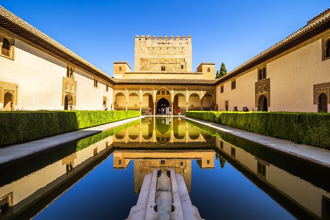 Alhambra Ticket and Guided Tour with Nasrid Palaces - Generalife Gardens: the best break in the itinerary