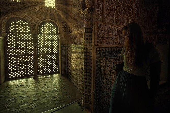 Alhambra Ticket Last Minute Deals - Palace of Carlos V: the Renaissance contrast inside an older world