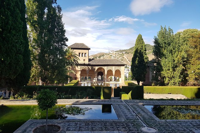 Alhambra Tour :Generalife Gardens ,Palaces and towers.Skiptheline - Key things I’d focus on before you book