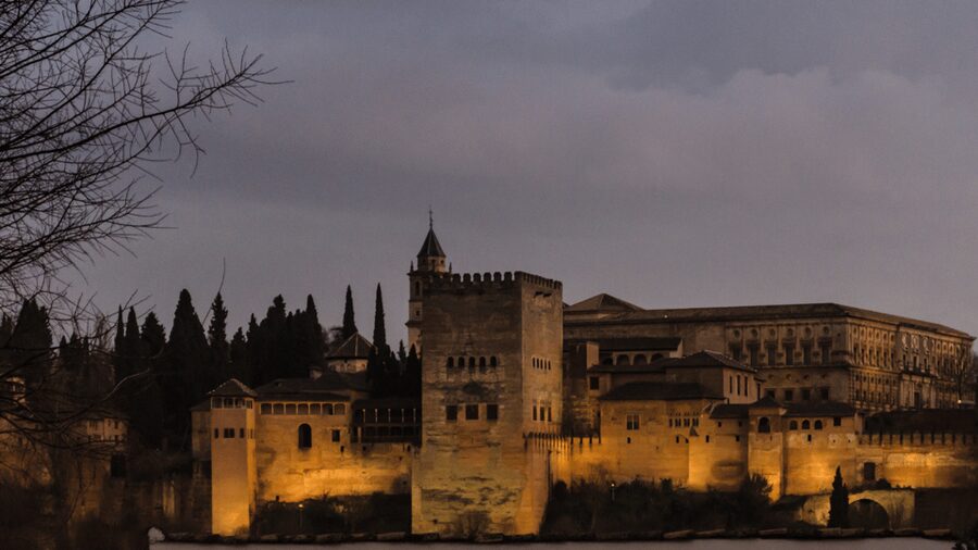 Alhambra: Tour Leyendas de la Alhambra - Your Route in Plain English: From Pilar del Toro to Albaicín