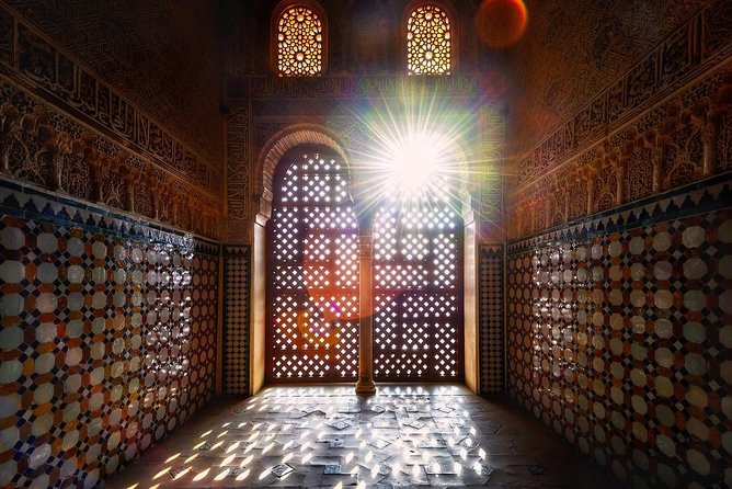 Alhambra Tour & ticket: Nasrid Palaces, Alcazaba & Generalife - What to bring and how to make it less painful